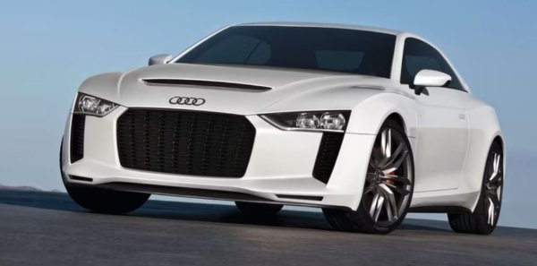 През 2010 г. Audi реши да създаде вълшебния Quattro Concept и това беше колата, която определено привлече много внимание. Това е Quattro за XXI век, с модифициран 2,5-литров турбо двигател с 408 к.с. под капака, с 6-степенна ръчна скоростна кутия.

Моделът по това време се различава от всичко останало на Audi. Той е по-остър и по-класически и дизайнът му в крайна сметка е използван като вдъхновение за Audi TT и R8. Виртуалният кокпит в колата също беше пренесен в много бъдещи модели на Audi.
